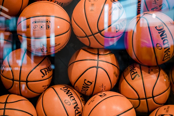 2026世界杯巴西国家队训练场景：内马尔与队友进行战术演练